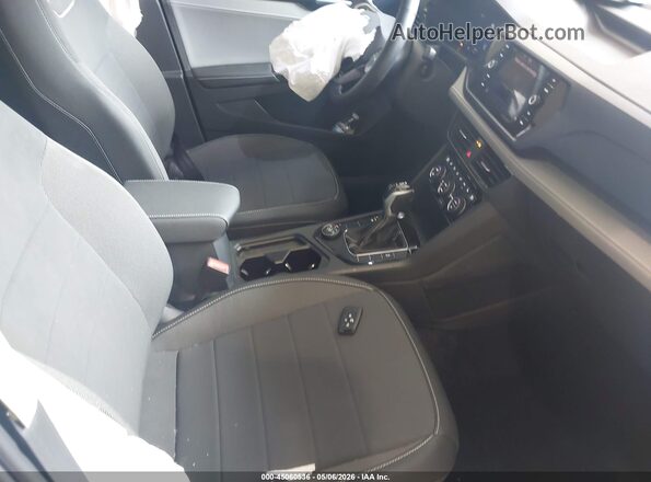 3VVVX7B27RM090977 2024 VOLKSWAGEN TAOS Серебряный Вид салона спереди