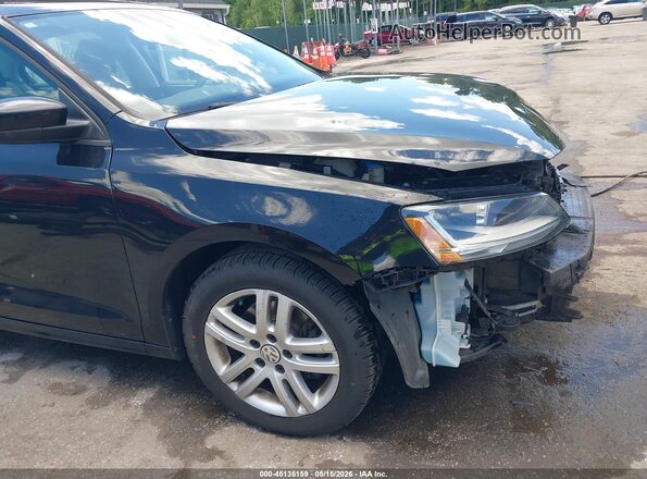 3VW2B7AJ2JM204961 2018 VOLKSWAGEN JETTA Black 