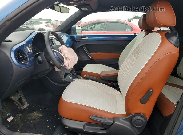 3VW517AT7HM816357 2017 VOLKSWAGEN BEETLE Blue Widok wnętrza z przodu