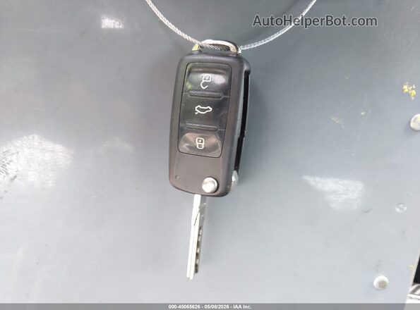 3VW517AT8HM822975 2017 VOLKSWAGEN BEETLE Blue Widok deski rozdzielczej