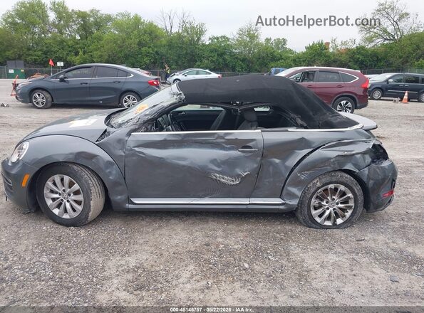 3VW5DAAT2JM502240 2018 VOLKSWAGEN BEETLE Gray 