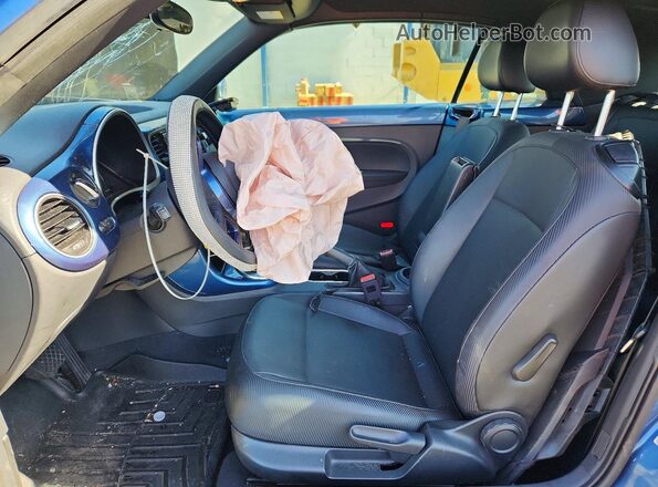 3VW5DAAT2KM506533 2019 VOLKSWAGEN BEETLE Blue 