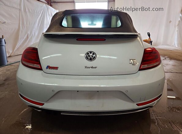 3VW5DAAT4JM506547 2018 VOLKSWAGEN BEETLE Silver Вид ззаду
