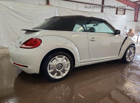 3VW5DAAT4JM506547 2018 VOLKSWAGEN BEETLE Silver 