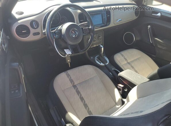 3VW5DAAT6JM503262 2018 VOLKSWAGEN BEETLE Green Առջևի վահանակի տեսք
