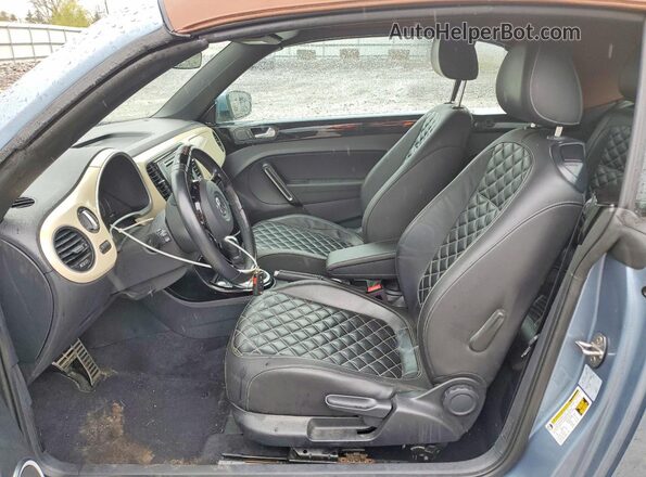 3VW5DAAT6KM510083 2019 VOLKSWAGEN BEETLE Blue 