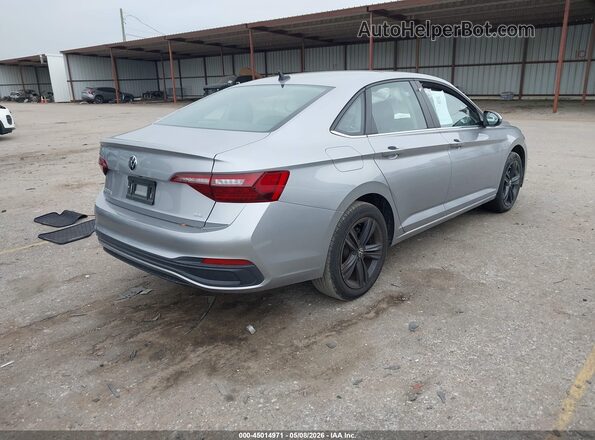 3VW7M7BU0PM028879 2023 VOLKSWAGEN JETTA Серебряный Задняя правая четверть