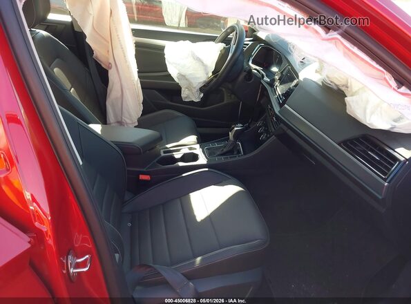 3VW7M7BU3RM076587 2024 VOLKSWAGEN JETTA Красный Вид салона спереди