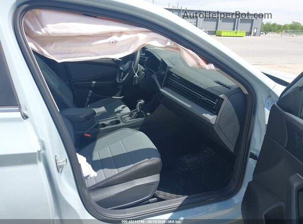 3VW7X7BU2SM094852 2025 VOLKSWAGEN JETTA Light Blue Вид салона спереди