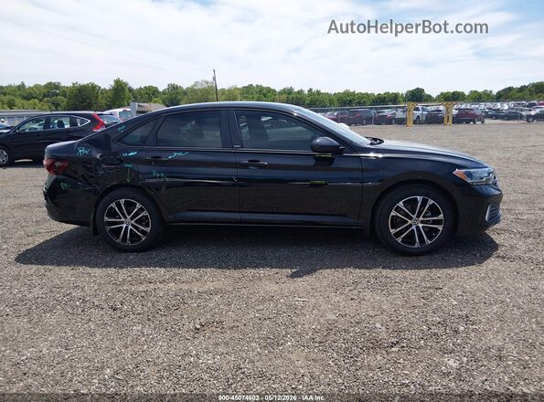 3VWAM7BU9RM052381 2024 VOLKSWAGEN JETTA Black Սալոնի հետևի տեսք