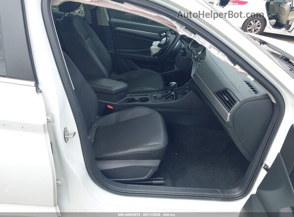 3VWCB7BU0KM152311 2019 VOLKSWAGEN JETTA White Вид салону спереду