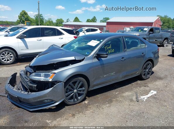 3VWD17AJXJM208364 2018 VOLKSWAGEN JETTA Silver Vista tres cuartos delantera izquierda