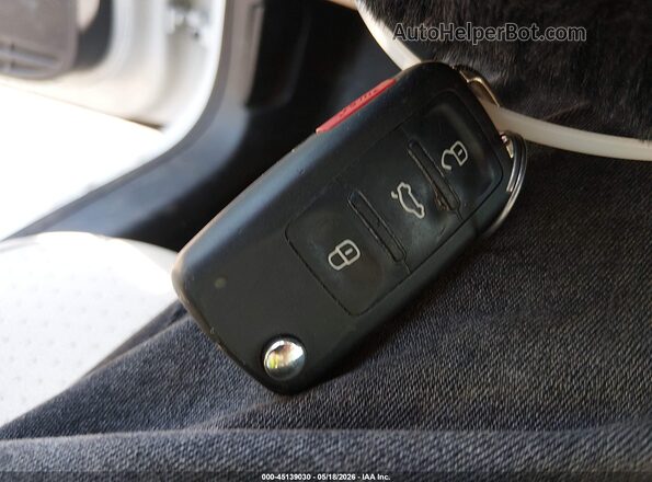 3VWDB7AJ2HM273197 2017 VOLKSWAGEN JETTA Белый Вид панели приборов