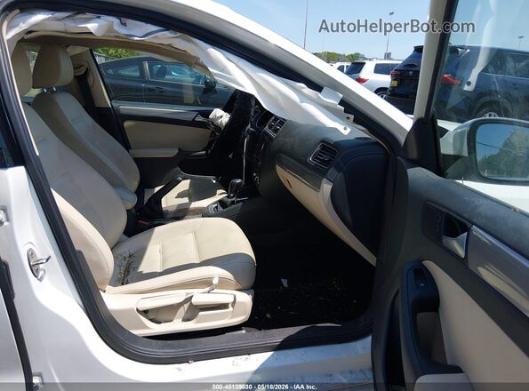 3VWDB7AJ2HM273197 2017 VOLKSWAGEN JETTA Белый Вид салона спереди