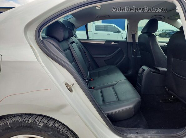 3VWDB7AJ5HM308332 2017 VOLKSWAGEN JETTA White Rear seats view