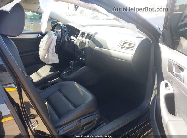 3VWDB7AJ6HM400548 2017 VOLKSWAGEN JETTA Black Widok wnętrza z przodu