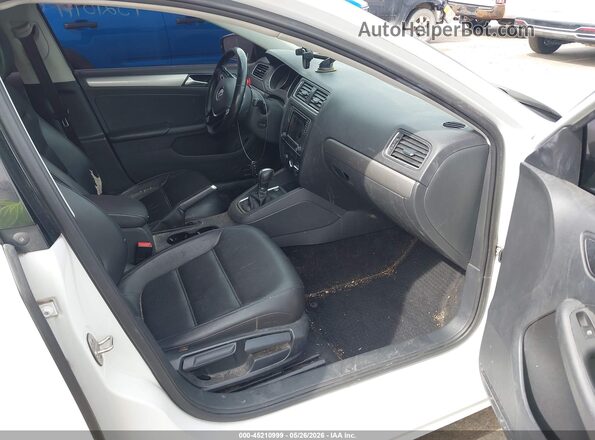 3VWDB7AJ7HM399703 2017 VOLKSWAGEN JETTA White Вид салону спереду