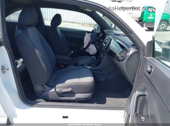 3VWF17AT0HM614285 2017 VOLKSWAGEN BEETLE White Front interior view