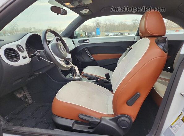 3VWF17AT7HM623114 2017 VOLKSWAGEN BEETLE White Vista interior delantera
