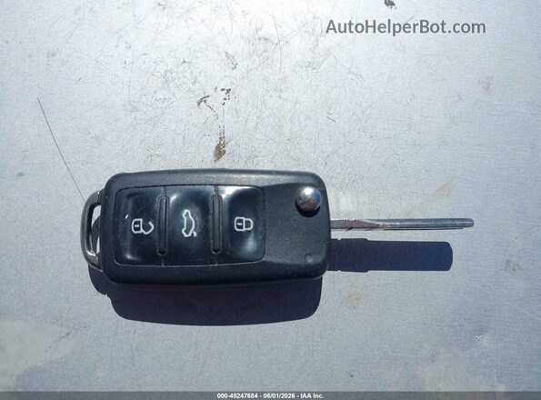 3VWF17AT9HM621249 2017 VOLKSWAGEN BEETLE White Առջևի վահանակի տեսք