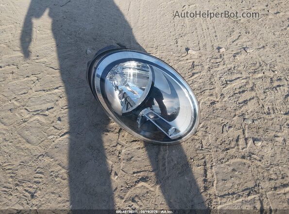 3VWFD7AT1JM703117 2018 VOLKSWAGEN BEETLE White Առջևի վահանակի տեսք
