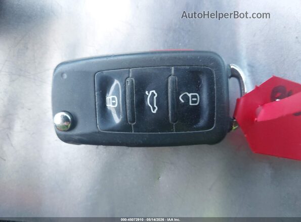 3VWFD7AT9KM711371 2019 VOLKSWAGEN BEETLE White Dashboard view