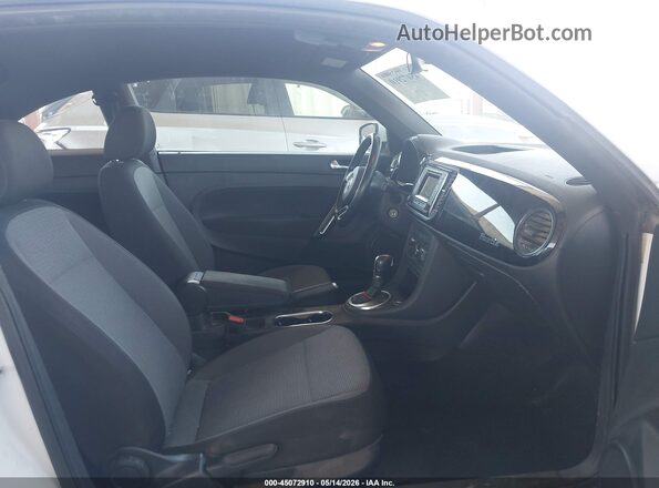 3VWFD7AT9KM711371 2019 VOLKSWAGEN BEETLE White Front interior view