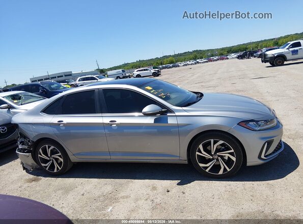 3VWGW7BU2TM022294 2026 VOLKSWAGEN JETTA Silver Սալոնի հետևի տեսք