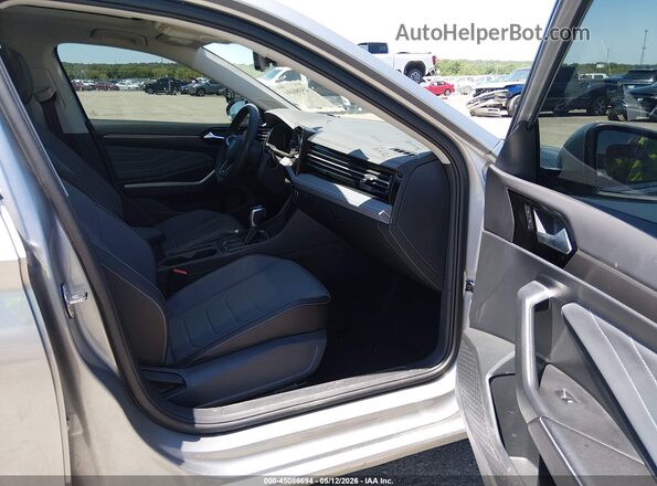 3VWGW7BU2TM022294 2026 VOLKSWAGEN JETTA Silver Սալոնի դիմացի տեսք