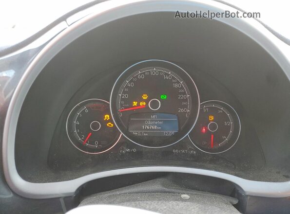 3VWJ17AT0HM632828 2017 VOLKSWAGEN BEETLE Gray Vista del cuadro de instrumentos