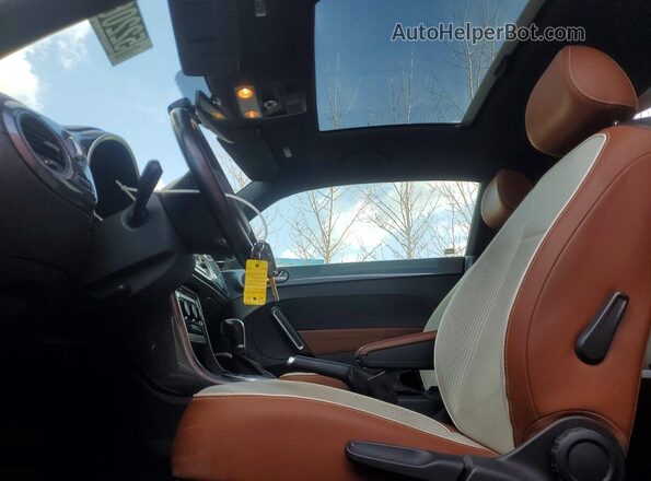 3VWJ17AT0HM632828 2017 VOLKSWAGEN BEETLE Gray Vista interior delantera
