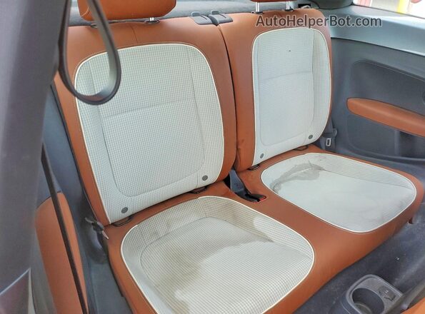 3VWJ17AT0HM632828 2017 VOLKSWAGEN BEETLE Gray Vista de los asientos traseros