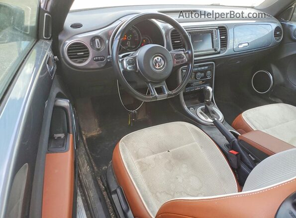 3VWJ17AT0HM632828 2017 VOLKSWAGEN BEETLE Gray Vista del salpicadero