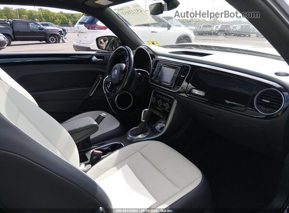 3VWJD7AT3JM714176 2018 VOLKSWAGEN BEETLE Black Widok wnętrza z przodu