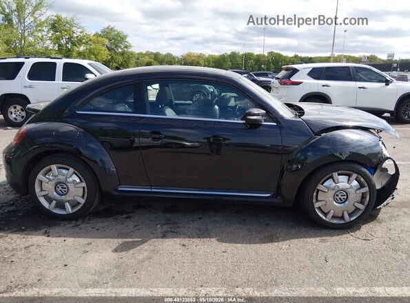 3VWJD7AT3JM714176 2018 VOLKSWAGEN BEETLE Black Widok wnętrza z tyłu