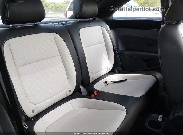3VWJD7AT3JM714176 2018 VOLKSWAGEN BEETLE Black Widok naklejki z numerem VIN