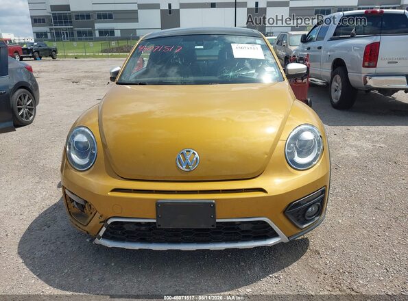 3VWS17AT6HM622776 2017 VOLKSWAGEN BEETLE Gold Instrument cluster view