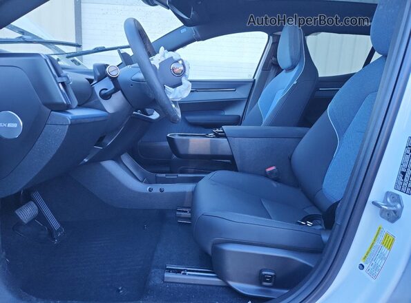 YV4EK3ZK6SS154366 2025 VOLVO EX30 White 