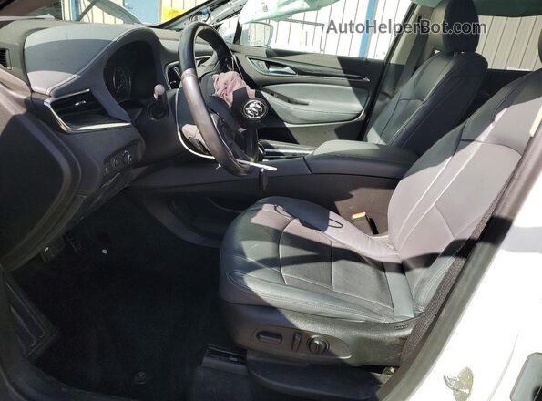 5GAERBKW2JJ216017 2018 BUICK ENCLAVE Белый Вид панели приборов