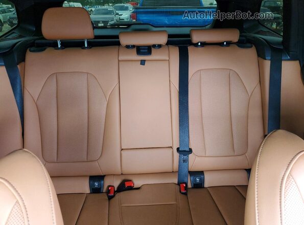 WBX47DP07RN252373 2024 BMW X3 Charcoal Widok wnętrza z tyłu
