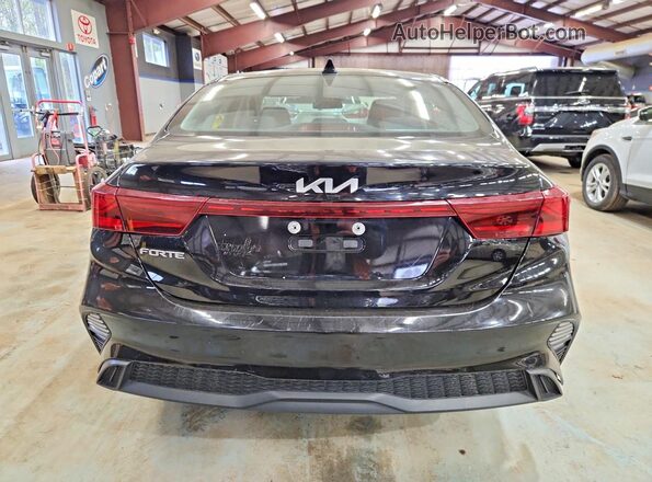 3KPF24AD1PE538382 2023 KIA FORTE Black Widok z tyłu