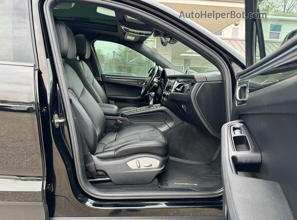 WP1AA2A54MLB03660 2021 PORSCHE MACAN Black Widok z przodu