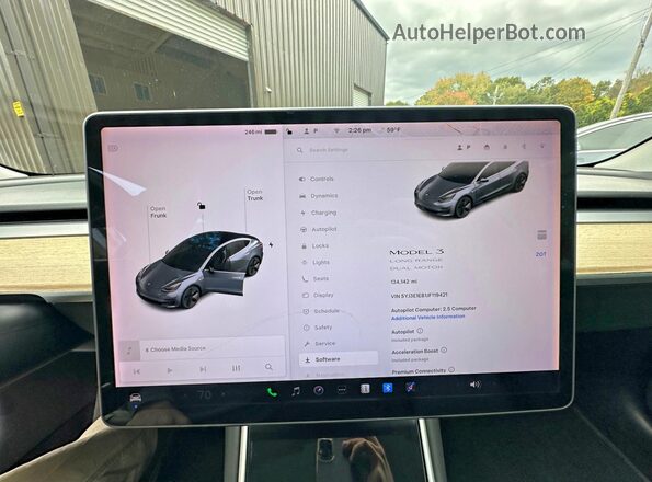 5YJ3E1EB1JF119421 2018 TESLA MODEL Gray Widok zestawu wskaźników