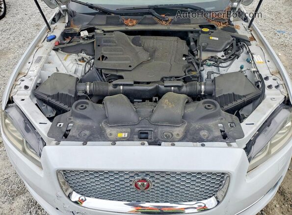 SAJWA2G74H8W10715 2017 JAGUAR XJ White Widok komory silnika