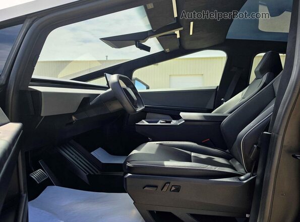 7G2CEHED1RA026043 2024 TESLA CYBERTRUCK Silver 