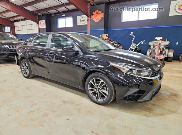 3KPF24AD1PE538382 2023 KIA FORTE Black Przód prawy