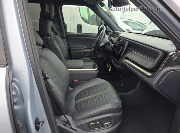 7PDSGABA4PN019950 2023 RIVIAN R1S Gray 