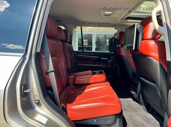 JTJHY7AX3H4246722 2017 LEXUS LX Silver Widok wnętrza z przodu