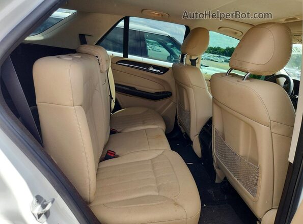 4JGDA5JB3HA960801 2017 MERCEDES-BENZ GLE White Vista interior trasera