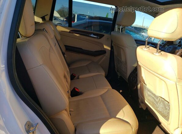 4JGDF6EE3HA875405 2017 MERCEDES-BENZ GLS White Widok wnętrza z tyłu